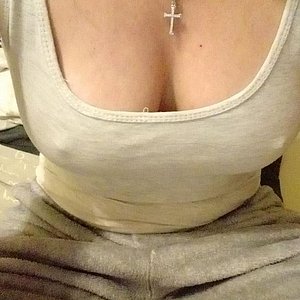 Willige Frau mit sexy Kurven aus Köln sucht Sex Kontakte